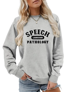 Λεπτομέρεια από γκρι φούτερ Speech Language Pathology με μαύρη εκτύπωση κειμένου