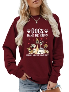 Détail d'un sweat bordeaux avec imprimé chiens et texte humoristique tendance