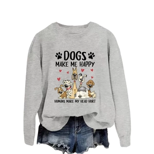 Sweat gris avec chiens de dessin animé et texte Dogs Make Me Happy avec short en jean