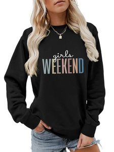 Détail de l'imprimé artistique coloré girls WEEKEND sur ce sweat-shirt noir à col rond