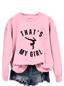 Vue à plat du sweat rose avec silhouette de gymnaste et texte That's My Girl et un short