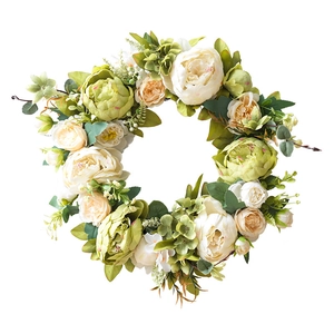 Couronne de pivoines artificielles blanc crème et feuillage vert pour décoration