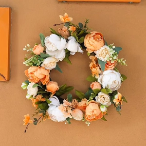 Künstlicher Pfingstrosenkranz mit orangefarbenen und weißen Blumen für Wand und Tür