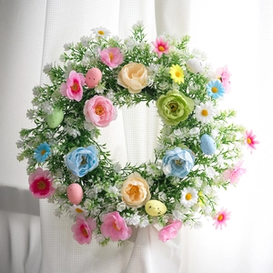 Corona de Pascua con eucalipto artificial huevos de colores y flores de seda mixtas