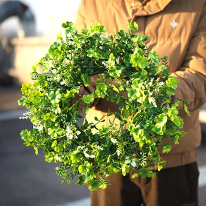 Künstlicher grüner Kleeblattkranz zum St. Patrick's Day für Tür- und Wanddekoration