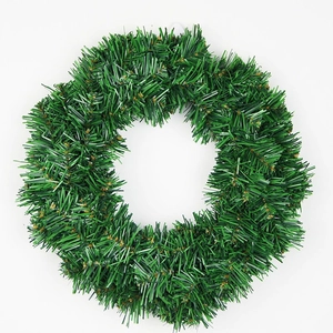 Ghirlanda natalizia classica in PVC verde con fitti aghi di pino per le decorazioni
