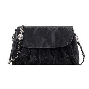 Sac bandoulière rétro noir plissé pour femme avec chaîne à bille argentée élégante