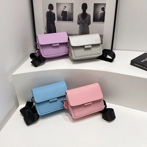 Women's Retro PU Leather Small Square Crossbody Bag With Wide Shoulder Strap Fashion Flap Single Shoulder Messenger Bag