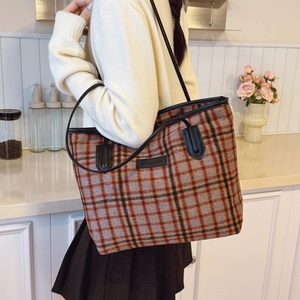 Retro plaid tote bag for women with large capacity and leather straps in autumn style