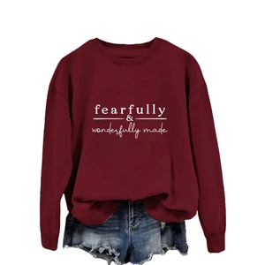 Sweat-shirt bordeaux à col rond avec motif blanc Fearfully Wonderfully Made écrit
