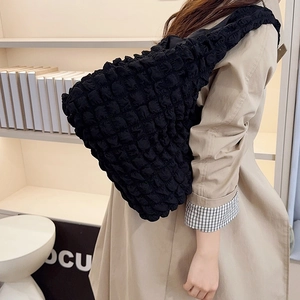 Fashionable black bubble textured shoulder bag with a large capacity cloud shape design