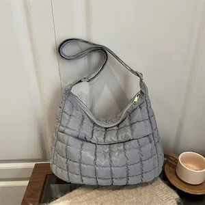 Sac Cabas Matelassé pour Femme Grande Capacité Sac à Bandoulière Rembourré en Nylon Sac Hobo Nuage Léger Sac de Transport Quotidien