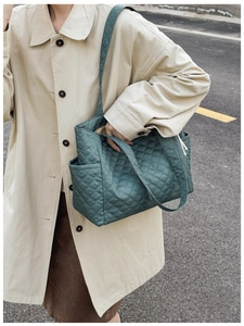 Quilted tote bag in dark green nylon featuring large capacity and diamond stitch detail