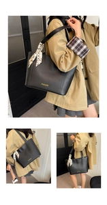 Détail du grand sac cabas noir en cuir grainé avec foulard et lettrage Fashion
