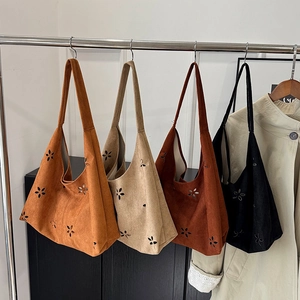 Grands sacs cabas en daim avec découpes laser florales en quatre couleurs pour le bureau