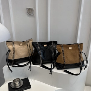 Large Capacity Women Quilted Tote Bag Vintage Shoulder Bag With Metal Chain Strap Special Material Polyester Lining Bag
