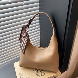 Sac sous le Bras Grande Capacité pour Femmes Minimaliste en Cuir PU Hobo Avec Foulard en Satin Mode Sac à Main d'Épaule
