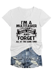 Détail du t-shirt blanc col en V avec imprimé graphique noir I'M A MULTITASKER
