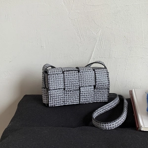 Woven PU Leather Crossbody Bag For Women Retro Square Shoulder Purse With Flap Minimalist Niche Design