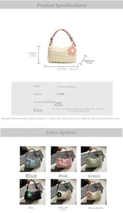 Dimensioni e opzioni colore della borsa a nuvola con texture popcorn e ciondolo a fiore trendy
