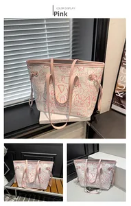 Dettaglio della borsa tote graffiti rosa con motivi di gatti e coulisse laterali regolabili