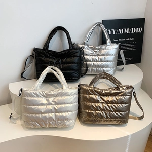 Sac Fourre-tout Matelassé Métallisé pour Femmes Grande Capacité Coton Spatial Sac à Épaule Sac à Main Brillant Avec Bandoulière