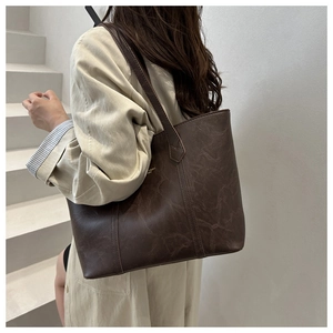 Detailed view of large capacity vintage dark brown tote bag with wrinkled texture finish