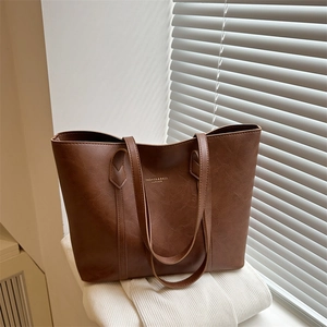 Retro Minimalistisch PU Leder Tote Bag Für Damen Große Kapazität Büro Pendeln Schultertasche Goldbeschriftung Mode Handtasche
