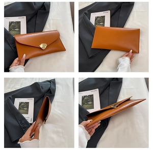 Vues détaillées d'une pochette enveloppe en cuir marron caramel avec boucle feuille dorée