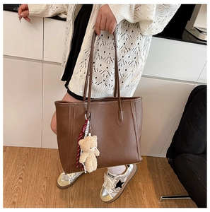 Brown large capacity tote bag with lychee texture leather and decorative bear charm