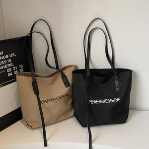 Sacs fourre-tout en toile minimalistes kaki et noir avec imprimé lettres et longues lanières