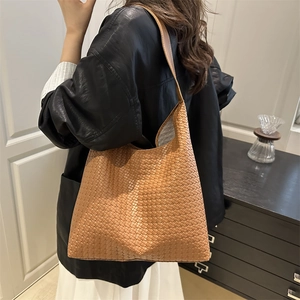 Brown woven leather tote bag for women with Intrecciato pattern and large capacity