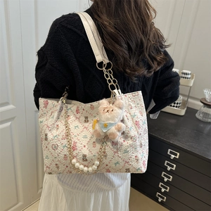Sac fourre-tout en jacquard floral avec chaîne en perles et pendentif lapin mignon