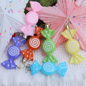 6er-Set bunte Macaron-Bonbons als Weihnachtsbaumschmuck mit glitzernden Spiralmustern