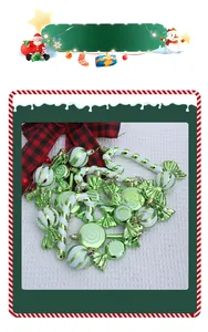Details von grün-weißen Weihnachtssüßigkeiten mit Glitzer und glänzendem Finish
