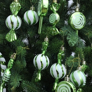 18-teiliges Set grüne Zuckerstangen-Weihnachtsanhänger mit Glitzer auf Tannenbaum