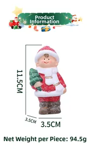 Détail d'une figurine de Noël en céramique garçon avec dimensions et hauteur 11,5 cm