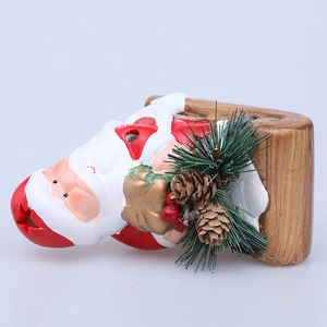Figura de Papá Noel en trineo con piñas y bayas para decoración navideña