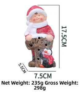 Statuetta elfo di Natale e pinguino con cartello Welcome e dettagli dimensionali