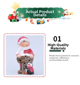 Dettaglio di un ragazzo di Natale in ceramica con cartello Welcome, pinguino e texture neve
