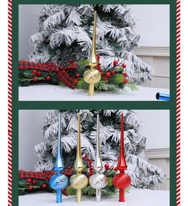 Dettaglio dei puntali a spirale per albero di Natale nei colori rosso, oro e blu