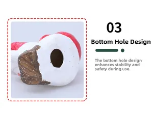 Détail de la base de la poupée de Noël en céramique montrant le trou creux stable