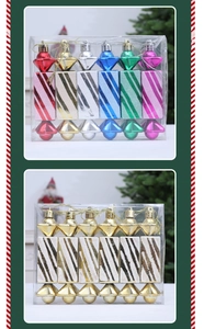 Dettaglio di addobbi natalizi a forma di caramella, set da 6 pezzi multicolore e oro