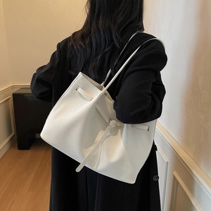 Minimalist white woven lychee texture tote bag with metal buckle and large capacity