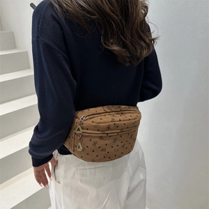 Sac de poitrine en velours marron pour femmes avec motifs cœurs et nœuds et double zip