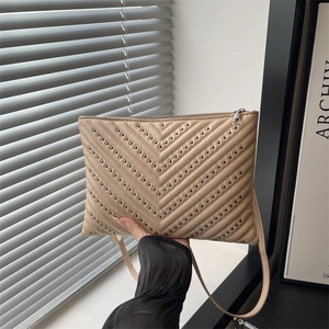 Fashion Women PU Leather Envelope Crossbody Bag With V-Quilted Rivets Decorative Chic Shoulder Clutch Bag For Party Daily