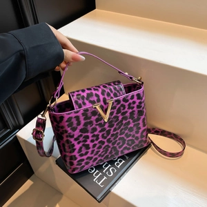 Sac Bandoulière Imprimé Léopard Sac À Main En Cuir PU Boucle Métallique V Dorée Boîte Carrée Vintage Sac À Épaule Pour Femmes Tendance