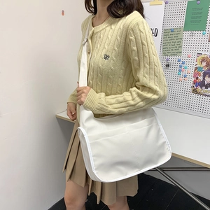 Sac messager japonais en toile blanche avec large bandoulière pour un usage quotidien