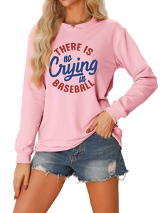 Felpa rosa a girocollo con stampa grafica There Is No Crying In Baseball