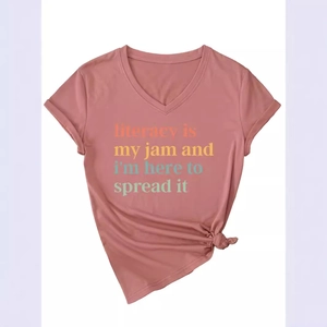Women's V-neck T-shirt in dusty rose with literacy slogan and stylish knotted hem detail